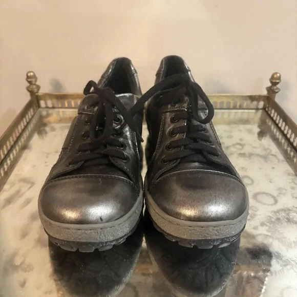 V Italia Shoes Womens Size 39 EU Silver Metallic Lace Up Comfort Casual Sneakers - Picture 3 of 9